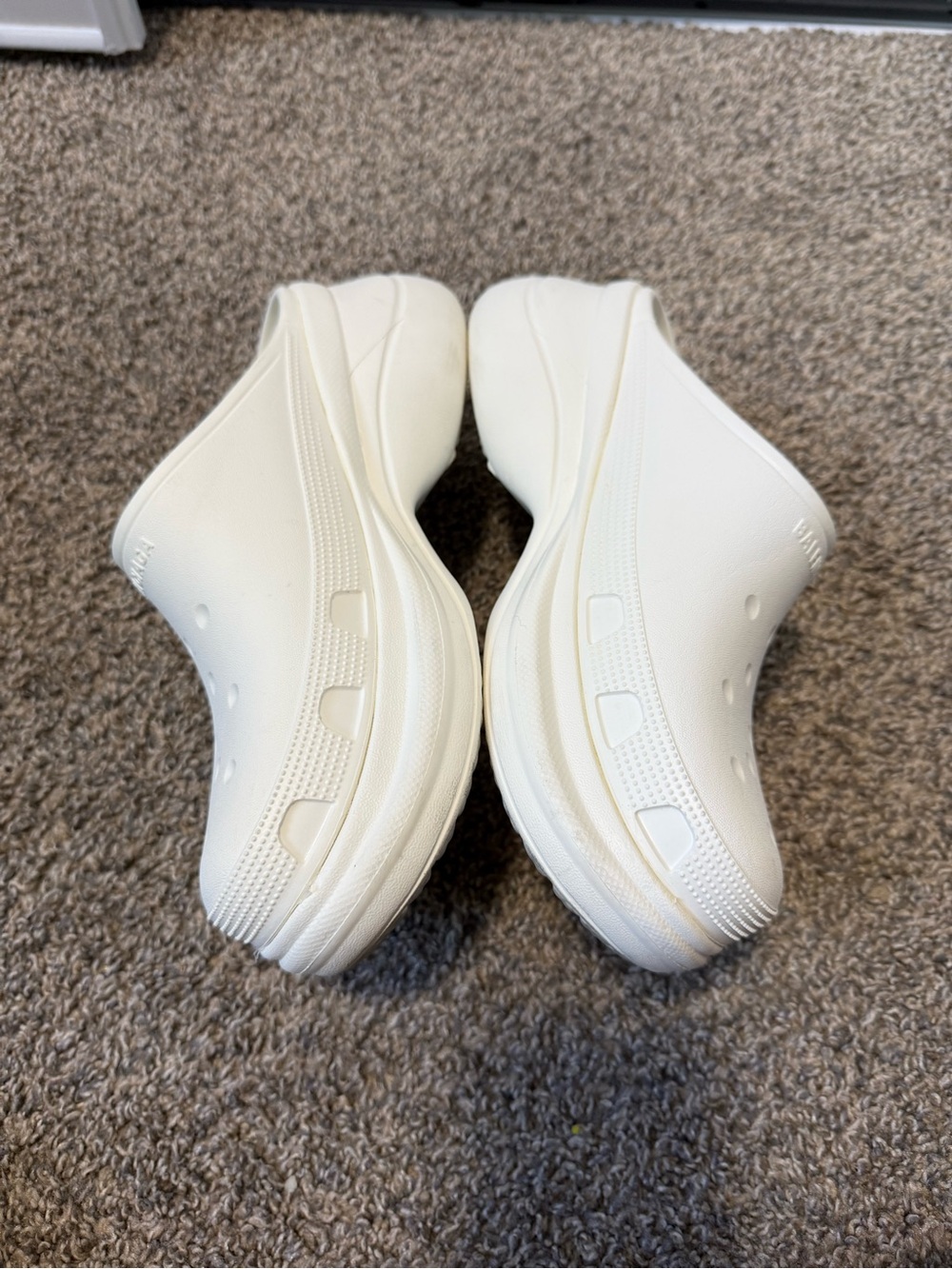Balenciaga White Slip-On Sandal Clogs - Picture 2 of 5